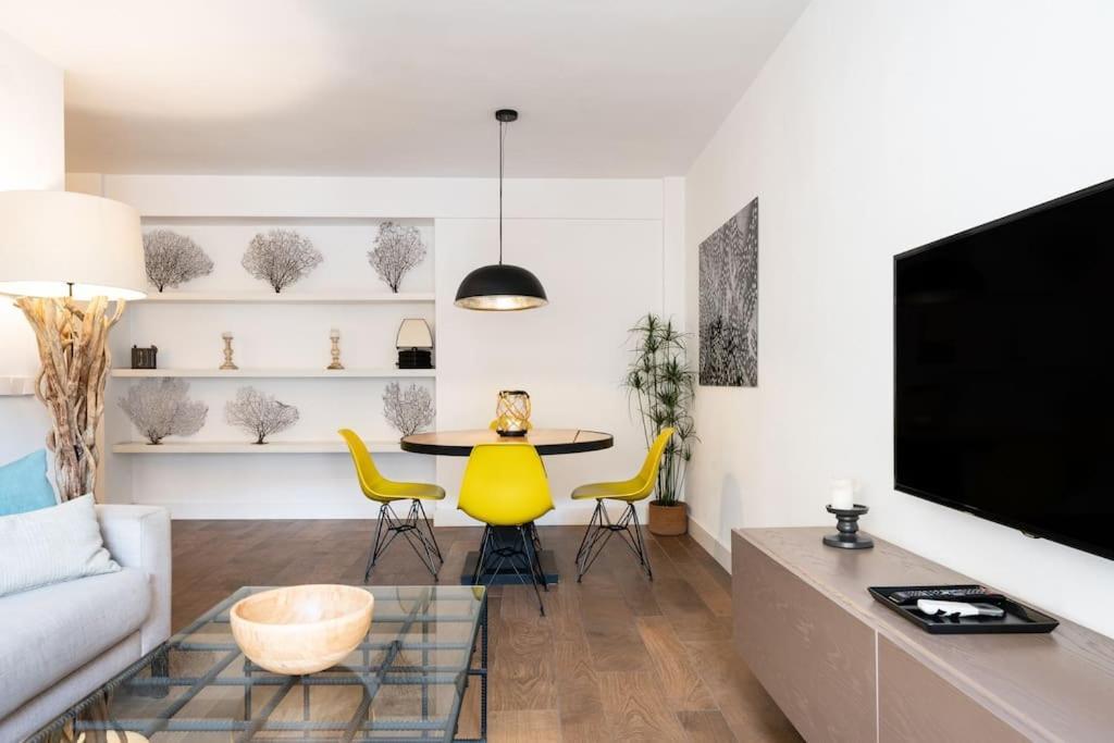 Super Central Malaga Flat With Terrace And Free Parking Bagian luar foto