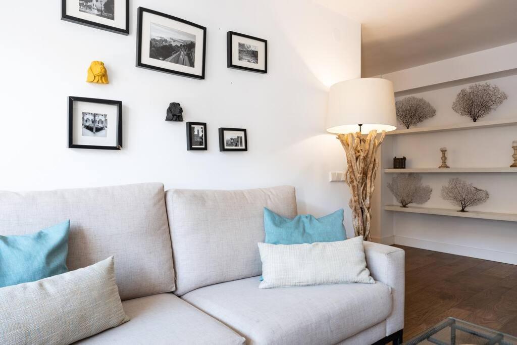 Super Central Malaga Flat With Terrace And Free Parking Bagian luar foto