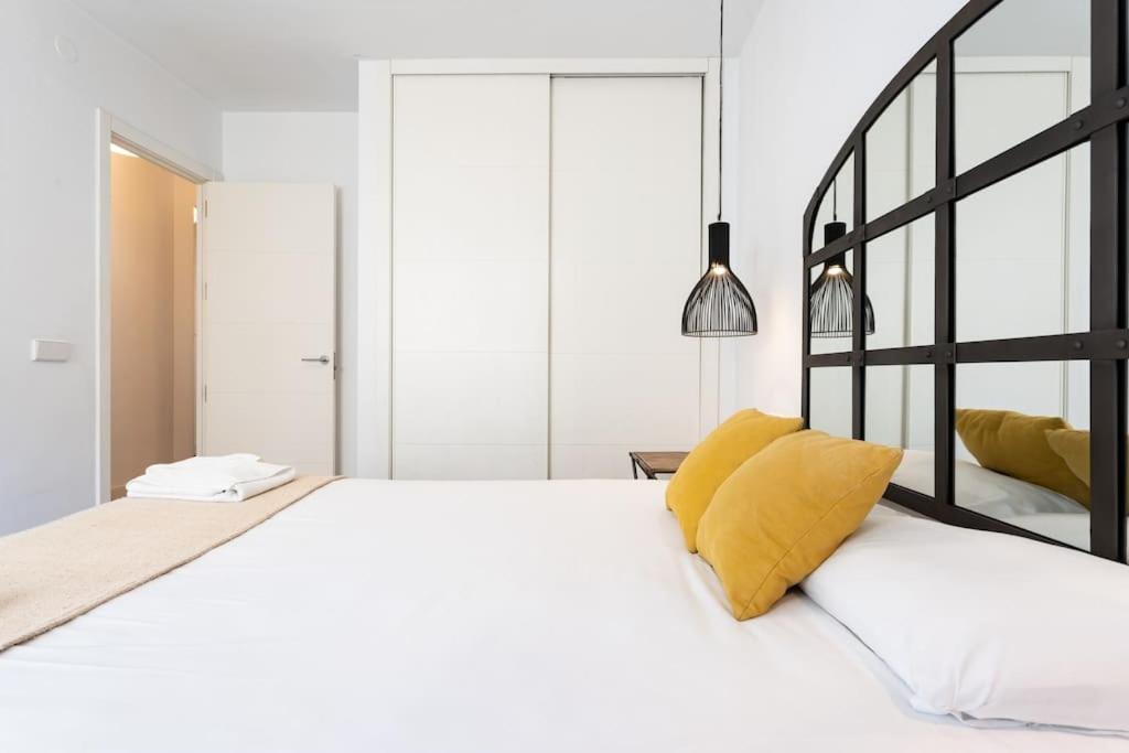 Super Central Malaga Flat With Terrace And Free Parking Bagian luar foto
