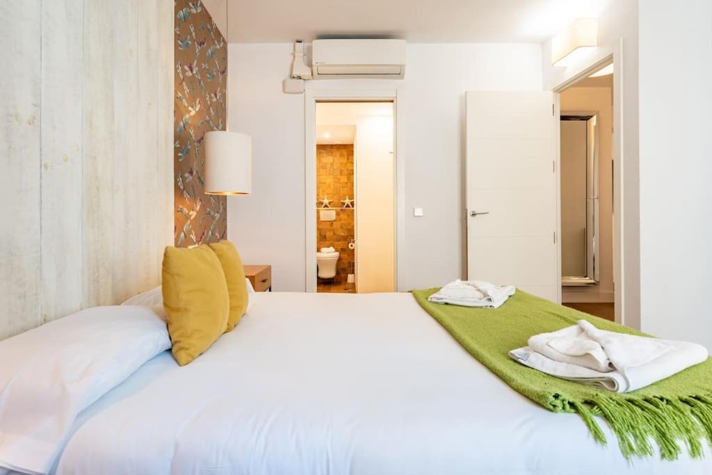 Super Central Malaga Flat With Terrace And Free Parking Bagian luar foto