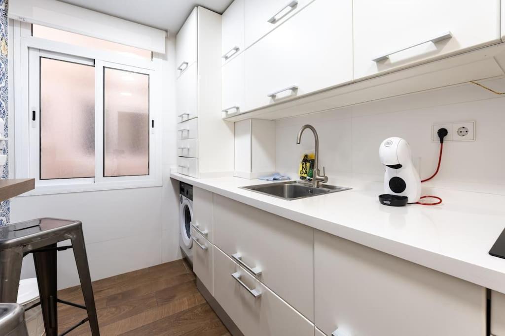 Super Central Malaga Flat With Terrace And Free Parking Bagian luar foto