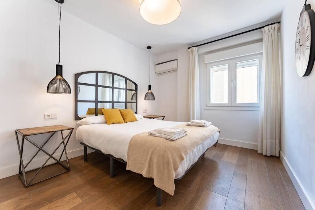 Super Central Malaga Flat With Terrace And Free Parking Bagian luar foto