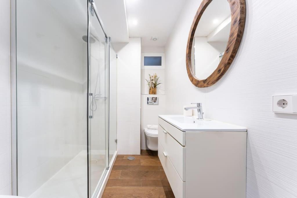 Super Central Malaga Flat With Terrace And Free Parking Bagian luar foto